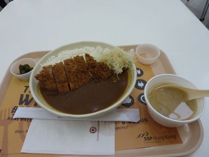 香港国際空港での昼食