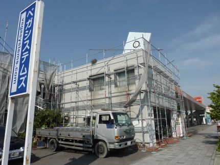 外壁の補修を開始