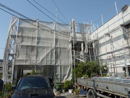 外壁の補修を開始