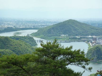犬山城と八木山
