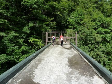 これが有名な「いこい橋ゲート」
