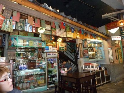 店内は食堂となったいます、展示...