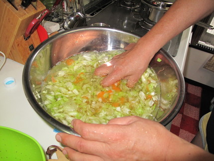 水を大量に入れてかき混ぜて洗い...
