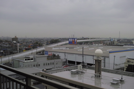 雨の朝の遠景