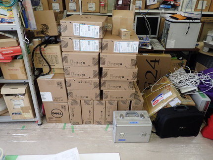 年度内納入予定品の山