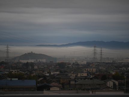 左側に小牧山春日井方面は雲海の...