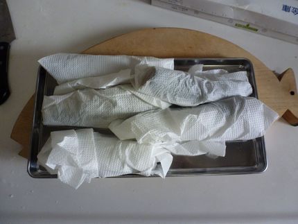 一匹づつペーパータオルで包んで...