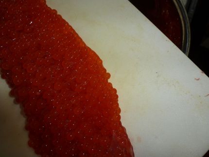 カレースプーンで、縁のほうから...