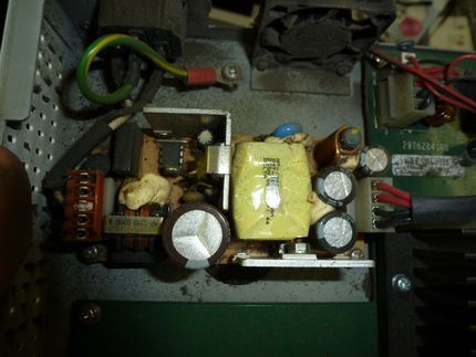 伝送機器の内部の埃