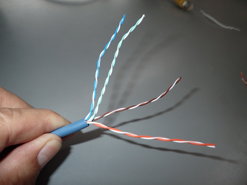 これはCat5eケーブル、柔ら...