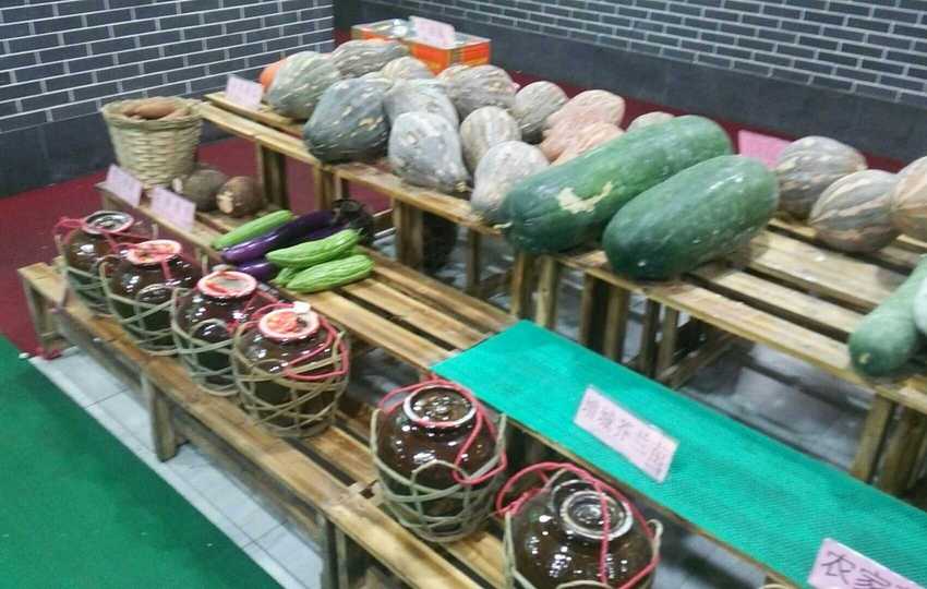 昨日のレストランで、瓶に入って...