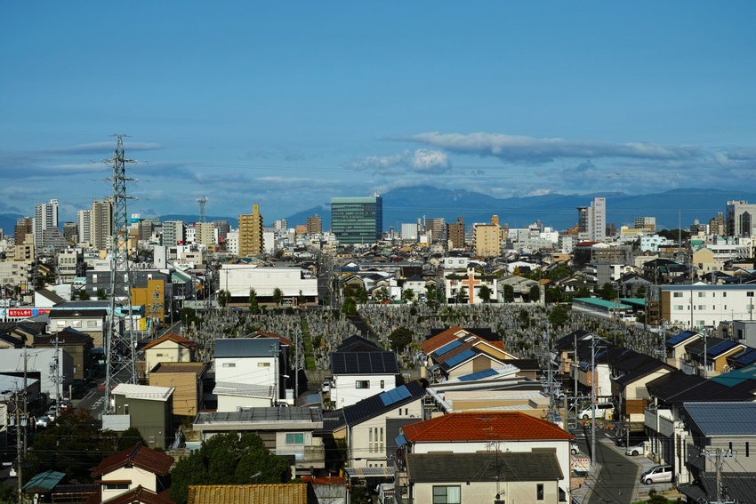自宅から西方、伊吹山方面です。