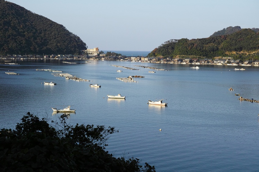 日向湖、ここだけが海水湖、三方...