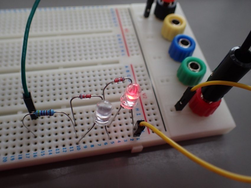 それでも給電方法の確認のため、...
