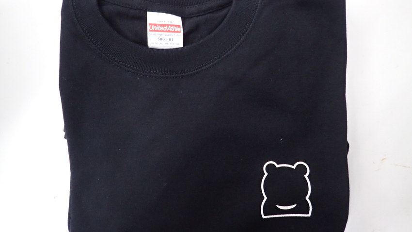 kumaマークTシャツ