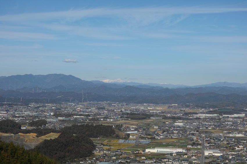 白山（左）と別山