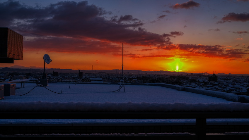 雪景色の中の太陽柱