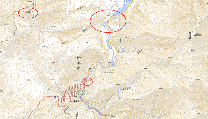焼岳は活火山で、いまでも噴煙が...