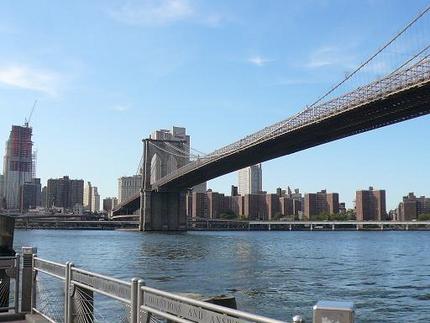 ブルックリン橋を歩いて渡る