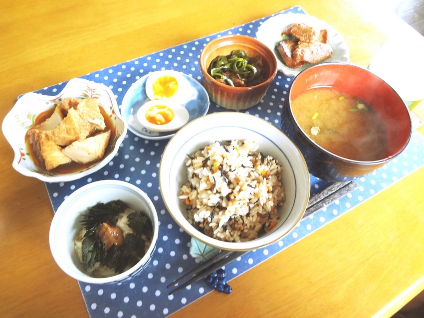朝の炊き込みご飯