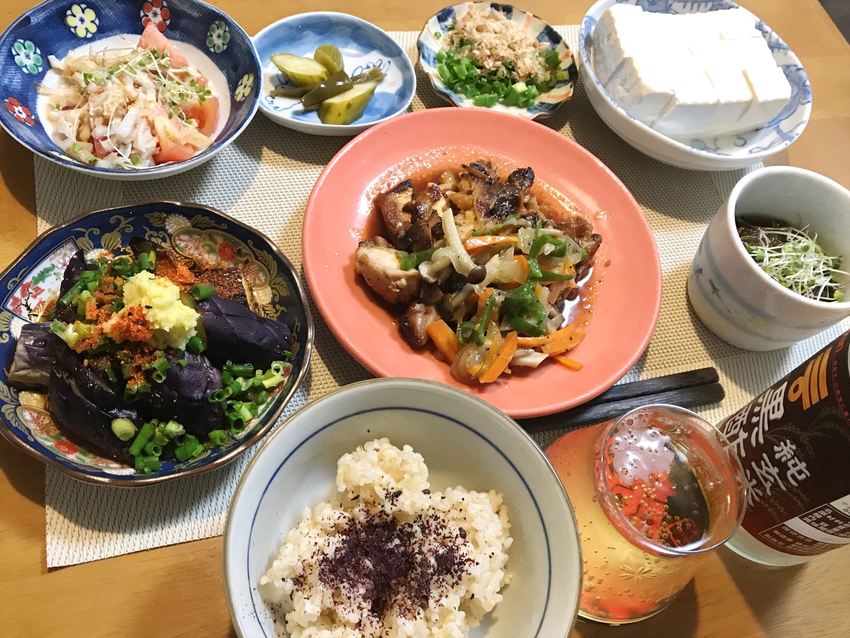 野菜炒め鶏ソテーと玄米定食