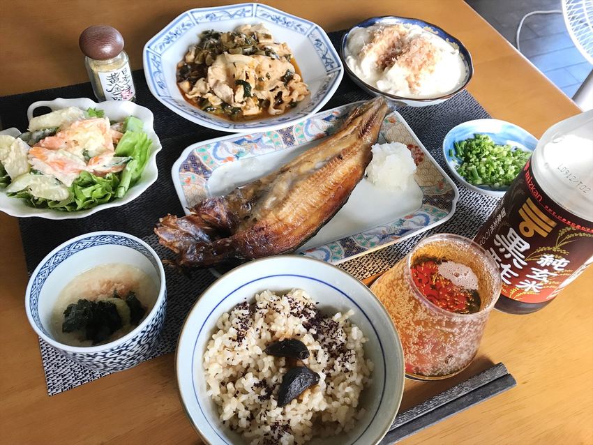 ホッケの塩焼きと黒にんにく玄米...