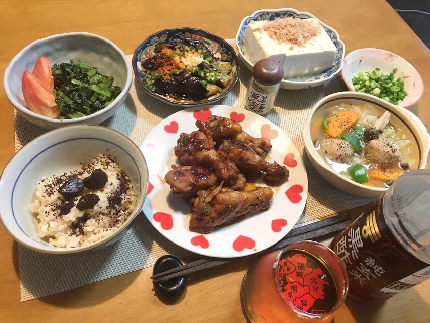 骨付き鶏の照り焼きと黒にんにく...