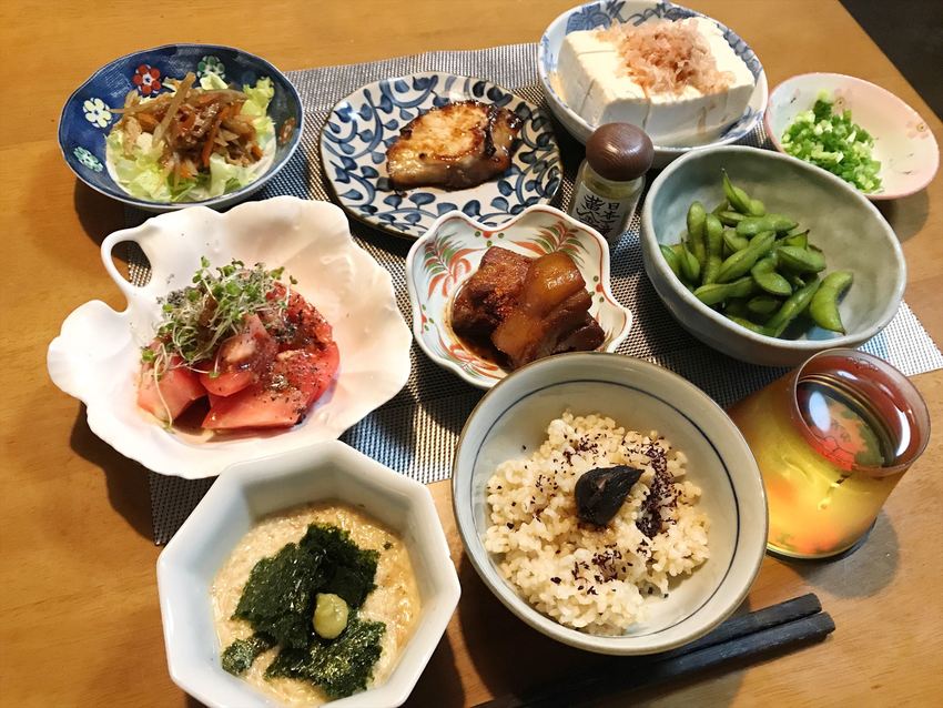 豚の角煮と黒にんにく玄米定食