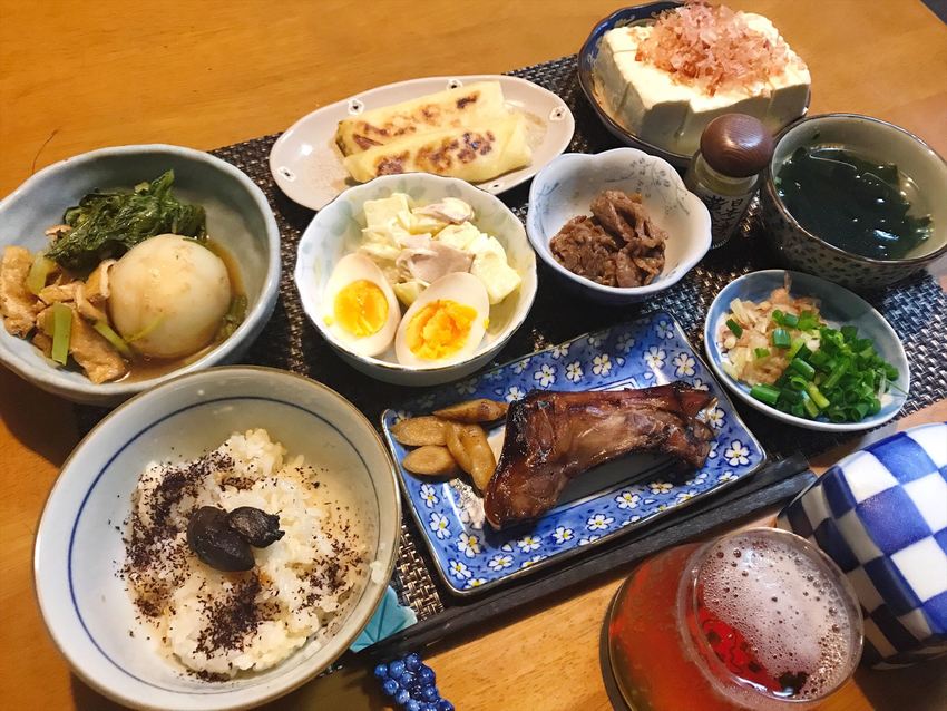 ブリカマの醤油漬け焼きと黒にん...