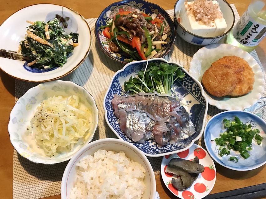 アジの刺身と青椒肉絲定食