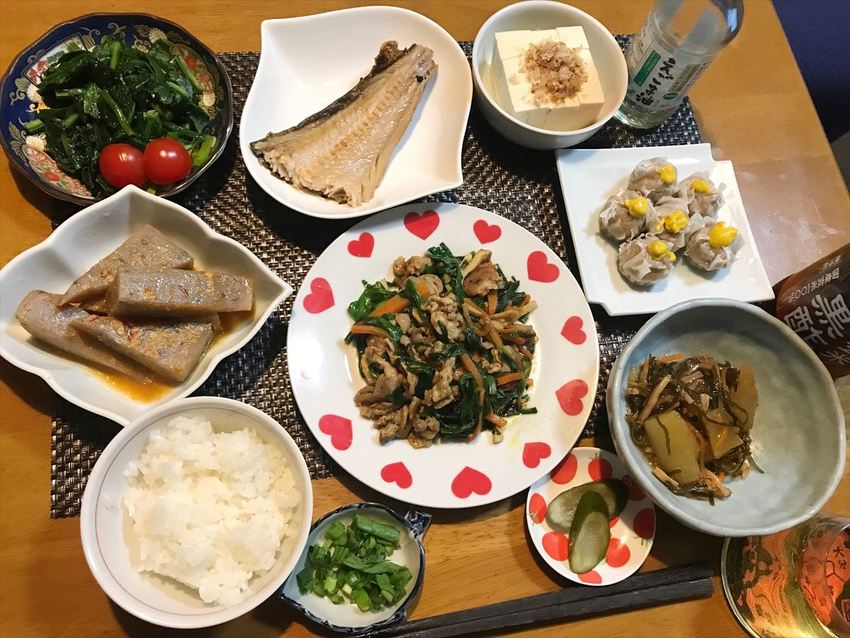 カレー風味のニラ豚炒め物定食