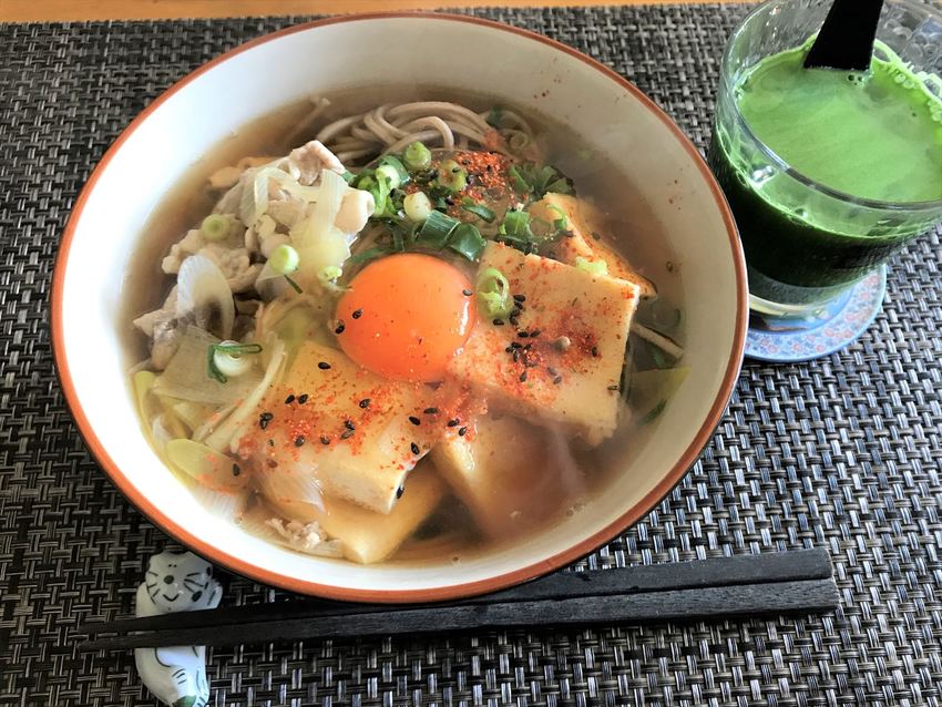 朝は肉蕎麦