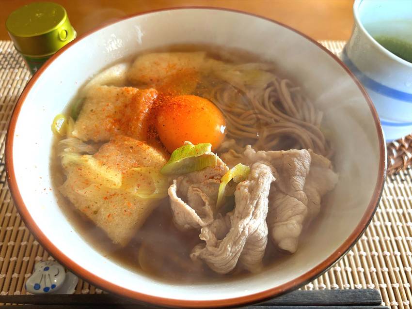 今年も朝は肉蕎麦