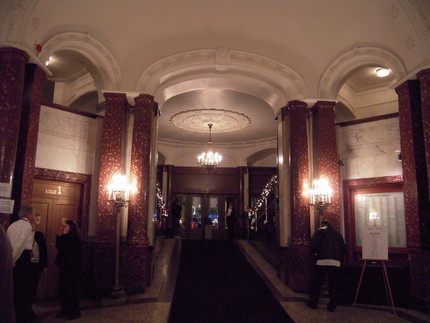 初Moore Theatre