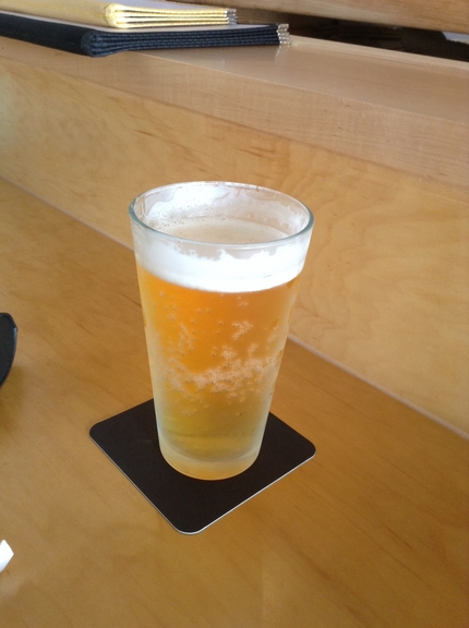誰かさんはビールを。
