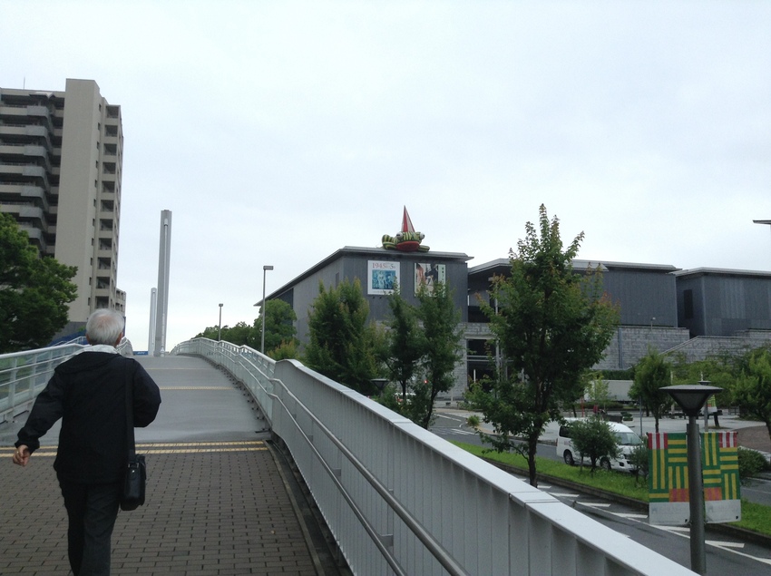 阪神岩屋駅から歩いて8分。大き...