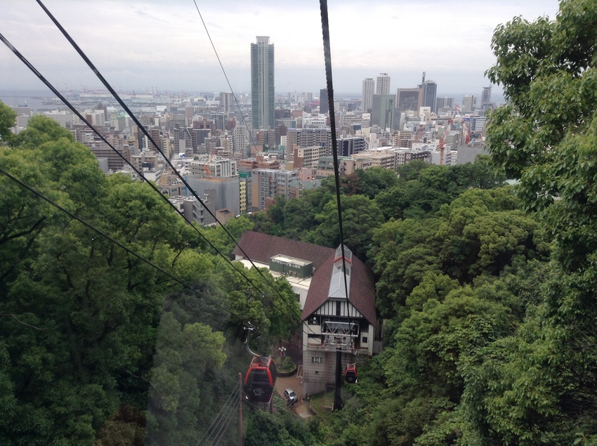 ハーブ園は山の上にあるので、ロ...