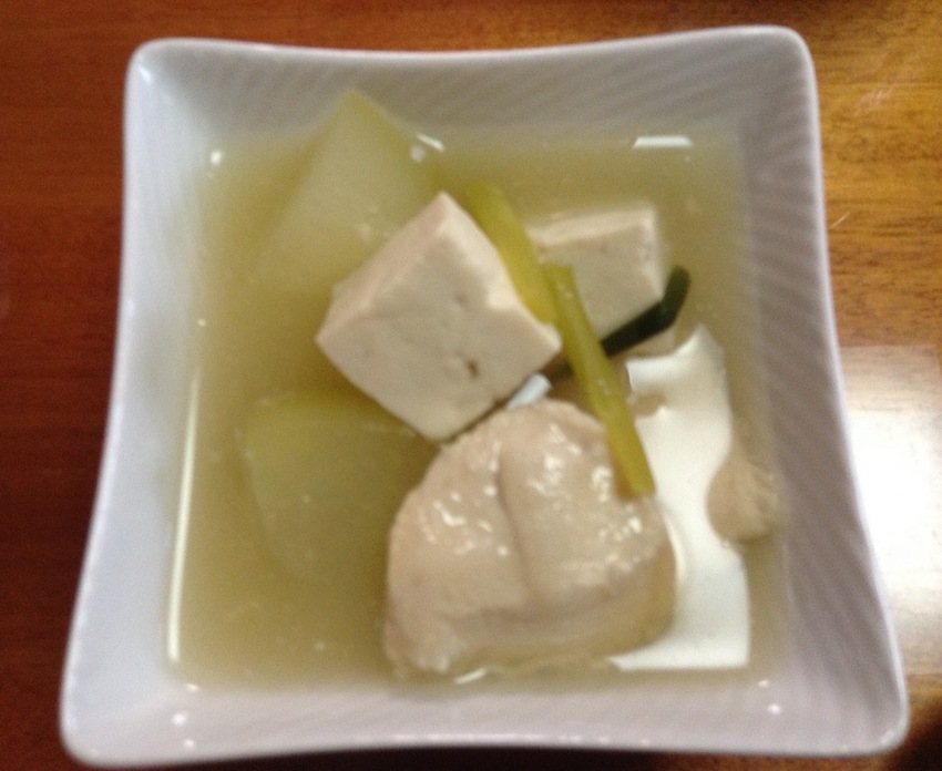 冬瓜と豆腐と鶏肉の煮物。お出汁...