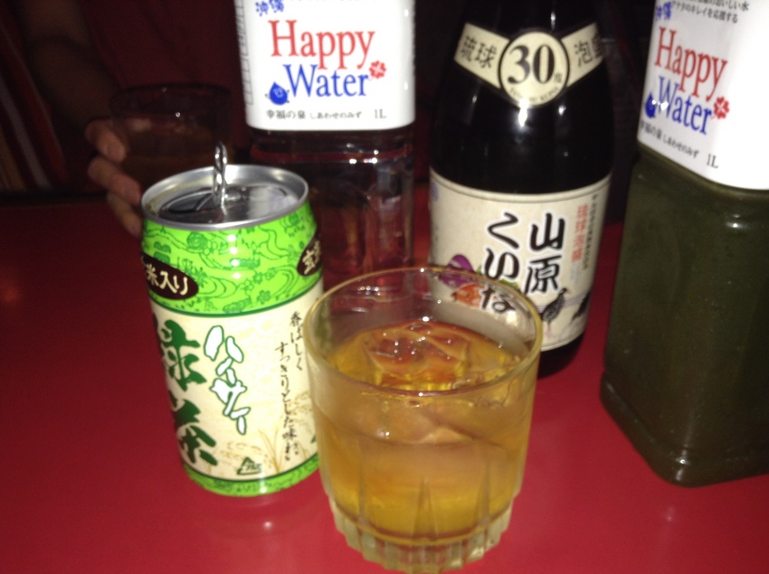お茶は女性群