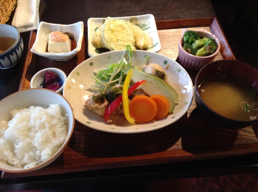 冷奴、野菜の天ぷら、ブロッコリ...