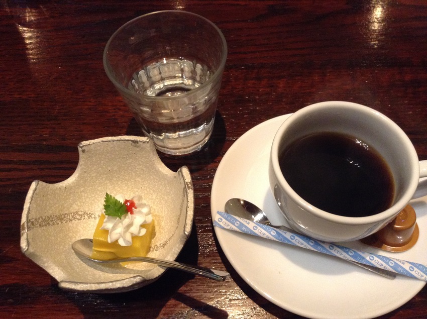 コーヒーとプチデザート付。