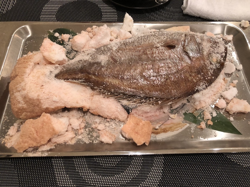 誰かさんが塩釜を割って出て来た...