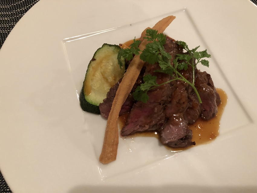 黒毛和牛のステーキ。ごぼうステ...