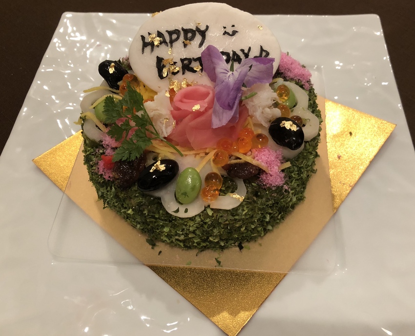 お誕生チラシ寿司。もうお腹いっ...