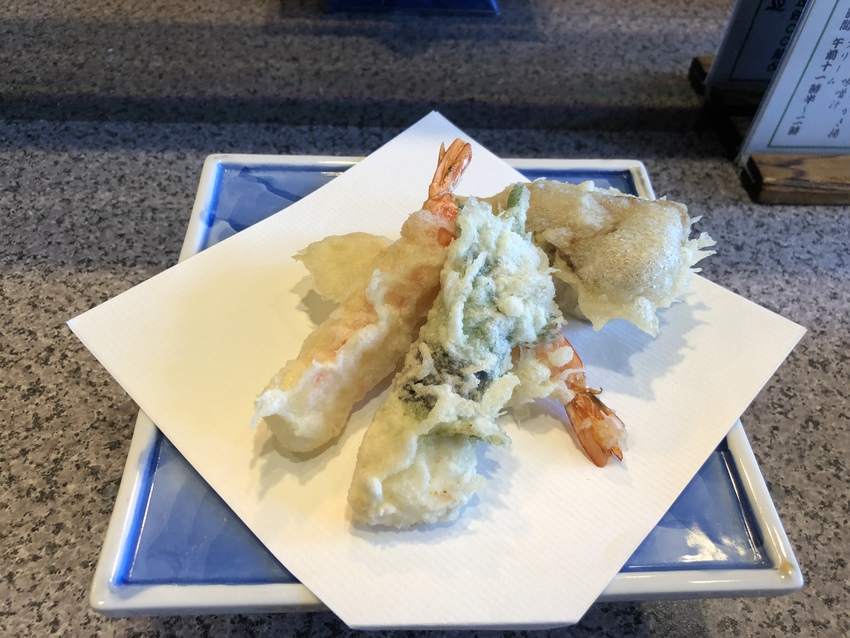 先ずは、海老とマイタケ、白身魚...