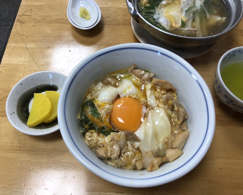 この旅の本命の親子丼。¥580...