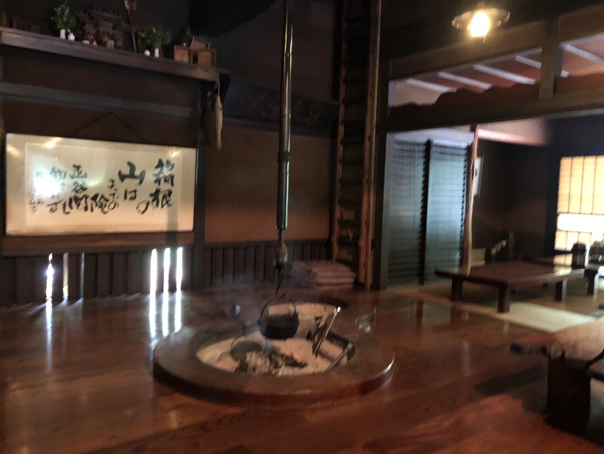 風情ある囲炉裏