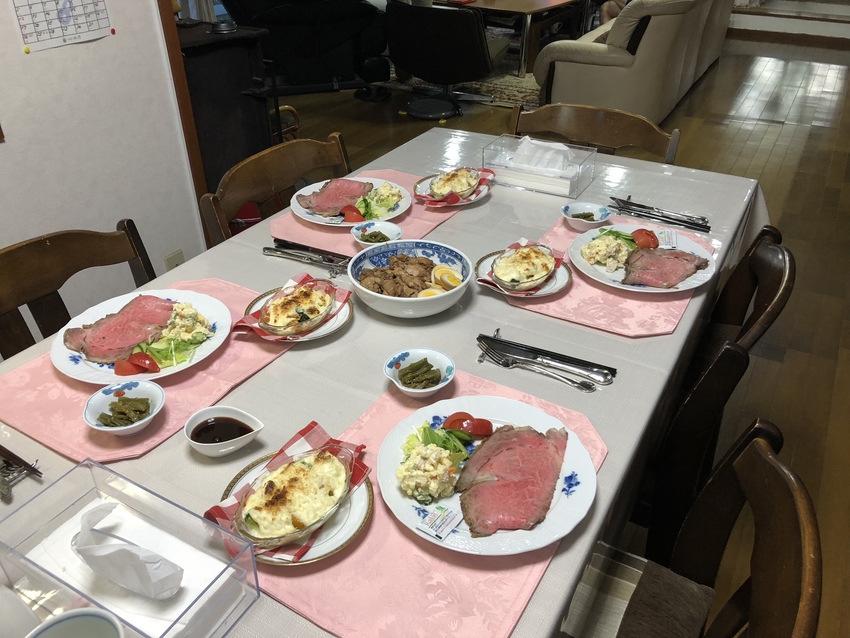 真ん中には、手羽元の酢醤油煮と...