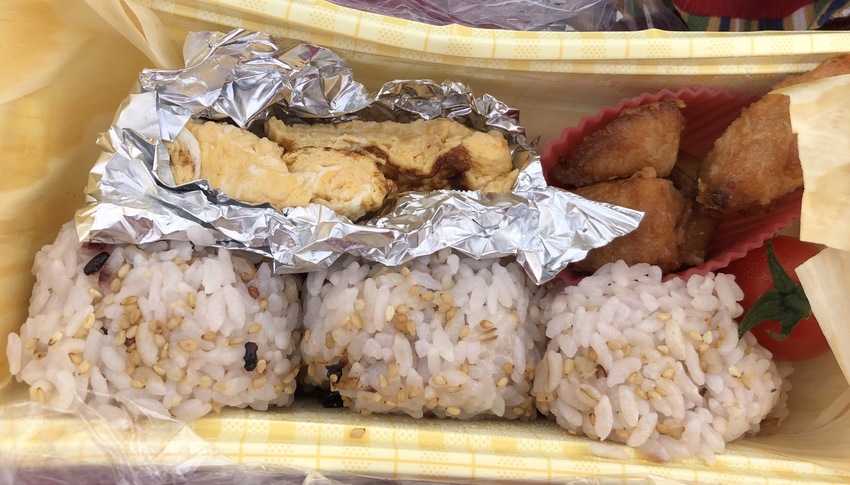 十穀米入りのおにぎり3種(梅、...