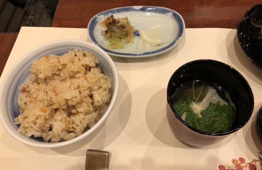 炊き込みご飯とお吸い物と香の物